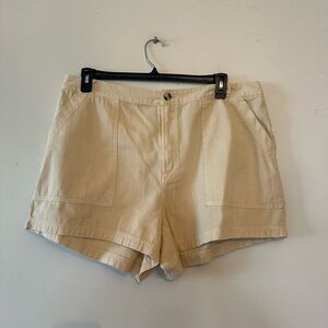 Womens Universal Thread beige shorts 17 nwot